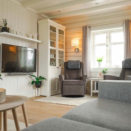 Lofoten Suite Apartments - Rostad Retro Rorbuer Reine Ngoại thất bức ảnh