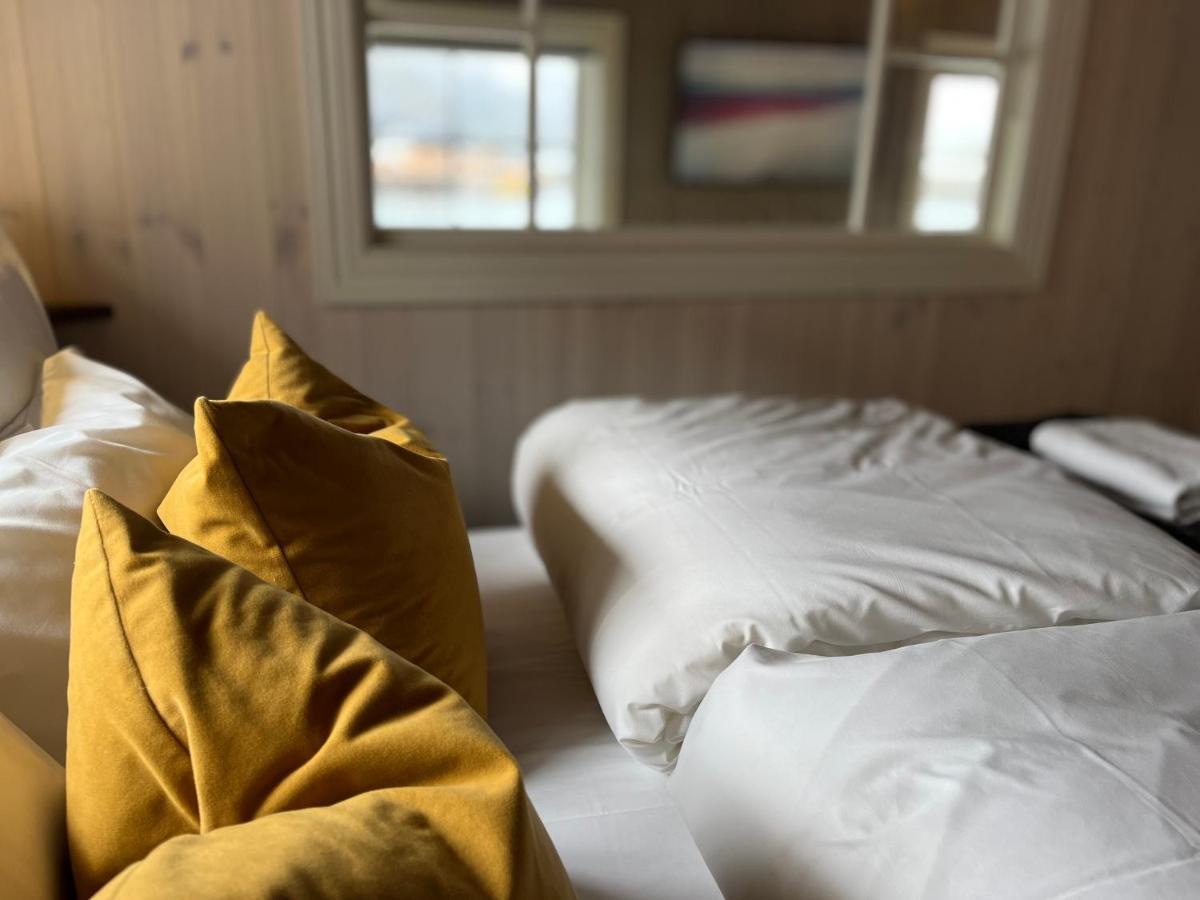 Lofoten Suite Apartments - Rostad Retro Rorbuer Reine Ngoại thất bức ảnh