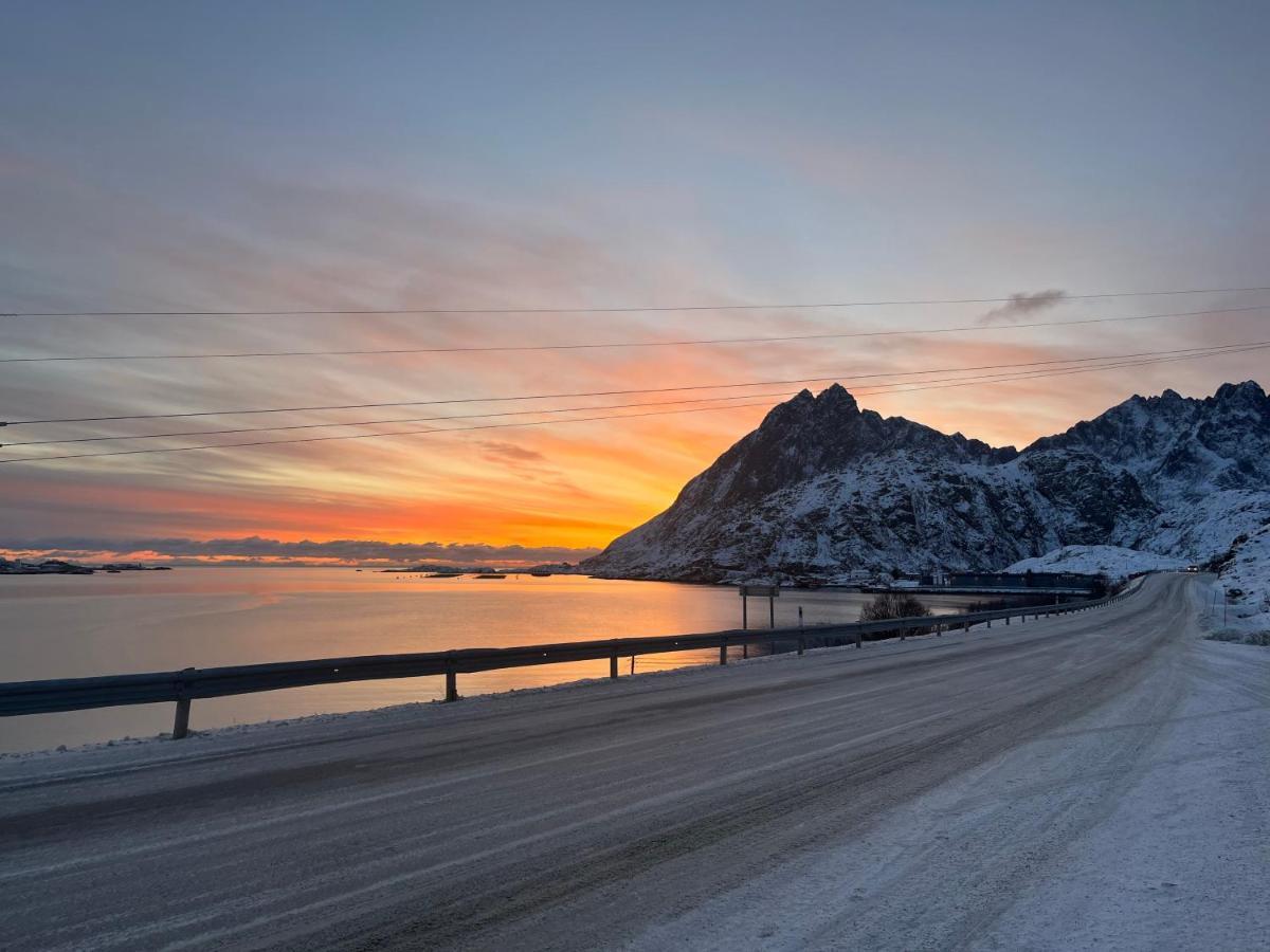 Lofoten Suite Apartments - Rostad Retro Rorbuer Reine Ngoại thất bức ảnh