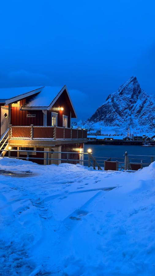 Lofoten Suite Apartments - Rostad Retro Rorbuer Reine Ngoại thất bức ảnh