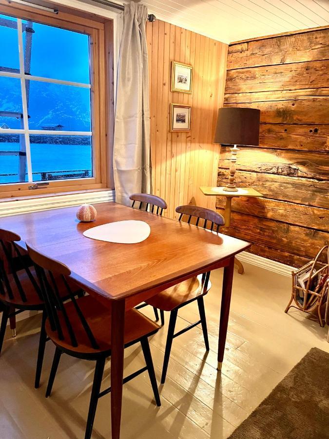 Lofoten Suite Apartments - Rostad Retro Rorbuer Reine Ngoại thất bức ảnh