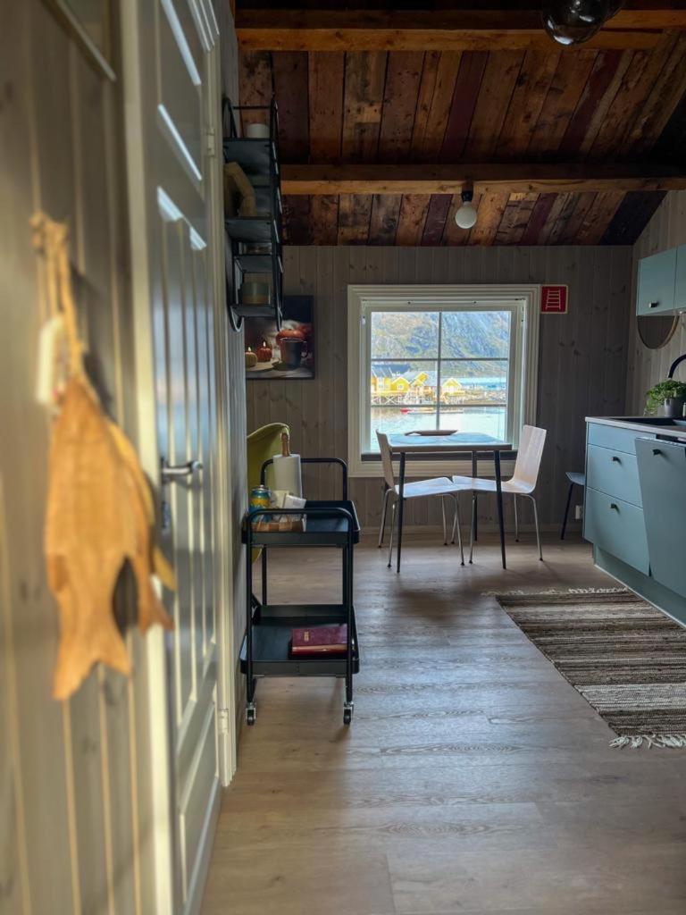 Lofoten Suite Apartments - Rostad Retro Rorbuer Reine Ngoại thất bức ảnh