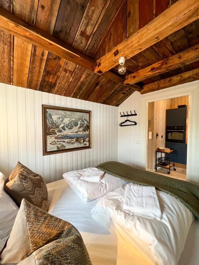 Lofoten Suite Apartments - Rostad Retro Rorbuer Reine Ngoại thất bức ảnh