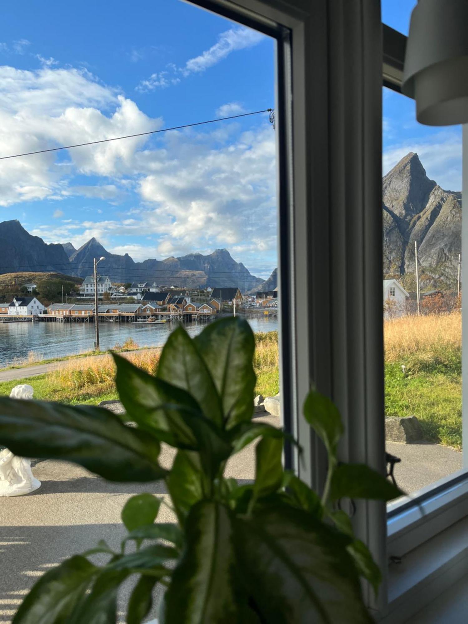 Lofoten Suite Apartments - Rostad Retro Rorbuer Reine Ngoại thất bức ảnh